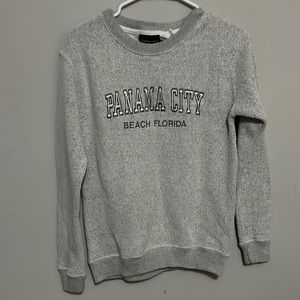 grey knitted sweater